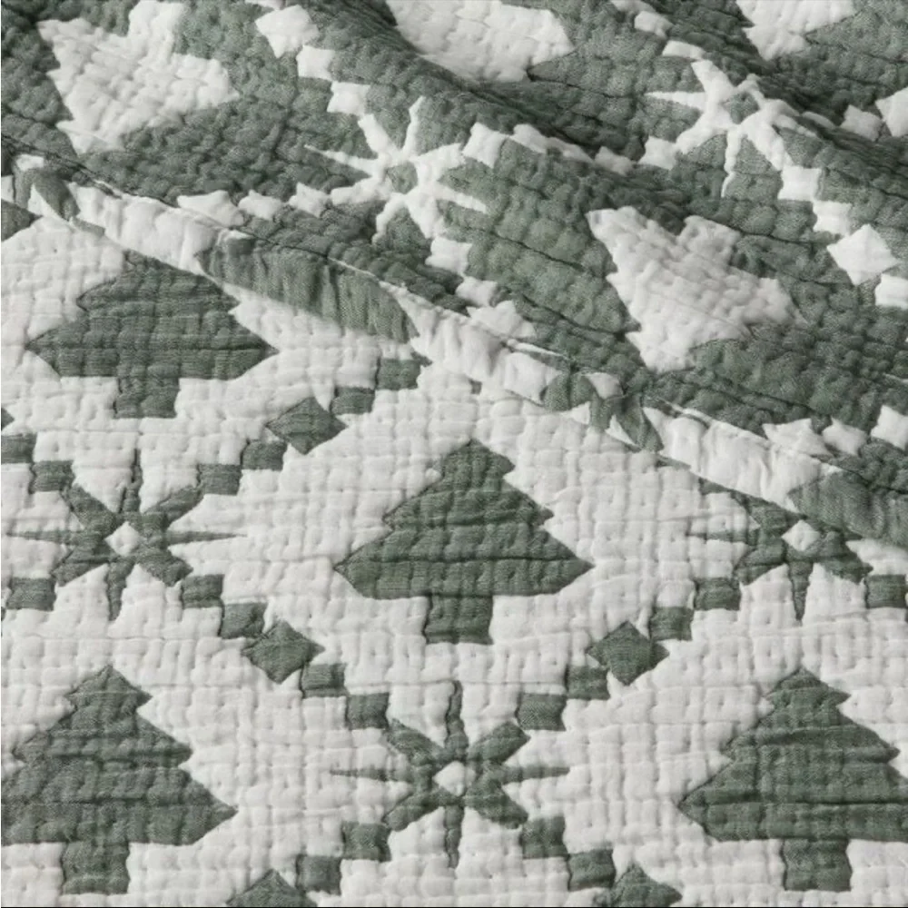 NWT Threshold Tree Pattern Matelasse Full Queen quilt set- Green and White - Picture 3 of 10